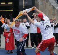 Fussball 1. Bundesliga : BIERDUSCHE Deutscher Meister 09/10   FC Bayern Muenchen