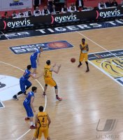 Basketball 1. Bundesliga 13/14:  Walter Tigers Tuebingen - Mitteldeutscher BC