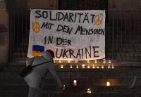 Tuebingen; Stille Mahnwache fuer Frieden auf dem Tuebinger Holzmarkt