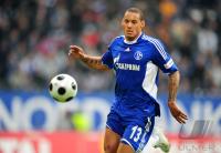 FUSSBALL 1. BUNDESLIGA: Schalke, JONES Einzelaktion