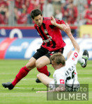 Fussball 1. Bundesliga: Leverkusen - Gladbach, Zweikampf