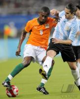 FUSSBALL  Olympia 2008  Peking  Vorrunde Elfenbeinkueste - Argentinien