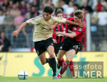 Fussball Liga Pokal: Muenchen - Leverkusen, Zweikampf