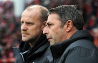 1. Fussball Bundesliga: (v. li.) Trainer Thomas Schaaf mit Manager Klaus Allofs (SV Werder Bremen)