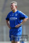 Fussball 1. Bundesliga: Training S04, Trainer Jupp Heynckes