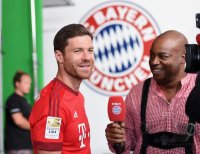 Fussball 1. Bundesliga 15/16: Xabi Alonso (FC Bayern Muenchen)