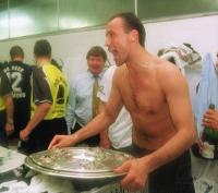 FUSSBALL; BVB Dortmund Kohler mit Schale 1996