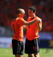 FUSSBALL INTERNATIONAL: Arjen ROBBEN, Mark VAN BOMMEL (v. li., Holland)