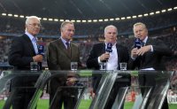 Fussball CHL  Saison 2011/2012: Ehren Praesident Franz Beckenbauer, Vorstandsvorsitzender Karl Heinz Rummenigge, Praesident Uli Hoeness (v. li., FC Bayern Muenchen)
