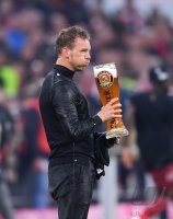 Fussball 1. Bundesliga Saison 21/22: JUBEL FC Bayern Muenchen feiert die 32. Meisterschaft