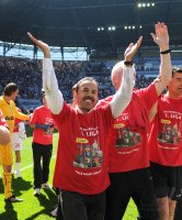 2. Fussball Bundesliga : JUBEL nach dem SIEG Trainer Jos Luhukay (FC Augsburg)