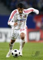 Fussball UEEA CUP: Leverkusen, VIDAL Einzelaktion