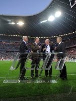 Fussball CHL  Saison 2011/2012: Ehren Praesident Franz Beckenbauer, Vorstandsvorsitzender Karl Heinz Rummenigge, Praesident Uli Hoeness (v. li., FC Bayern Muenchen)