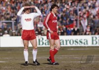 Fussball Kaiserslautern - Bayern: Rummenigge, Wolf