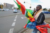 FIFA Confed Cup 2009 FEATURE Strassenverkaeufer