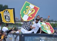 FUSSBALL SERIE A 13/14: Meister Juventus Turin