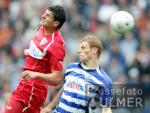 Fussball 1. Bundesliga: Duisburg - Stuttgart, Zweikampf