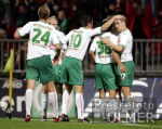 Fussball DFB-Pokal: Bremen - Leverkusen, Zweikampf