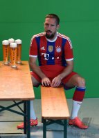 Fussball 1. Bundesliga 14/15: Franck Ribery (FC Bayern Muenchen) mit Weissbier