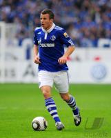 FUSSBALL, 1. BUNDESLIGA, 33. Spieltag: Schalke, SCHMITZ Einzelaktion