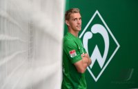 Fussball 1. Bundesliga, Saison 2012/2013, Werder Bremen: Nils Petersen im exklusiven Pressefoto ULMER Fotoshooting
