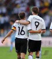 Fussball International EM 2012 Testspiel:  JUBEL nach dem TOR zum 2:0 Philipp LAHM mit Andre SCHUERRLE (v. li., Deutschland)