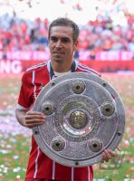Fussball, 1. Bundesliga Saison 16/17: Jubel FC Bayern Muenchen mit Schale