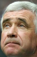 Fussball 1. Bundesliga: FC Schalke 04 - 1.FC Koeln, Einzelaktion am Ball.