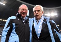 2. Fussball Bundesliga: Vizepraesident Franz Maget mit Praesident Dieter Schneider (v. li. TSV 1860 Muenchen)