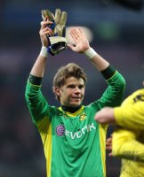 Fussball 1. Bundesliga : JUBEL Torwart Mitchell Langerak (Borussia Dortmund)
