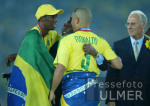 FUSSBALL Weltmeisterschaft  JUBEL;  Pele (Mitte) gratuliert Roque Junior (BRA, links) und Ronaldo (BRA, rechts)