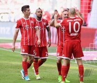 Fussball 1. Bundesliga Saison 16/17: FC Bayern Muenchen - SC Freiburg