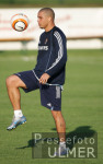 Fussball Trainingslager Real Madrid - Zidane fixiert den Ball
