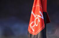 Fussball 1. Bundesliga: Eckfahne mit dem Logo 1 FC Nuernberg