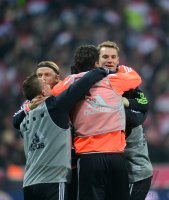 Fussball 1. Bundesliga, Saison 2012/2013:  Jubel mit Xherdan Shaqiri , Anatoliy Tymoshchuk , Anatoli Timoschtschuk, Mario Gomez  und Torwart Manuel Neuer (v. li., FC Bayern Muenchen)