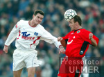 Fussball Bundesliga: Hannover - Hamburger SV, Zweikampf