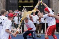 Fussball 1. Bundesliga : BIERDUSCHE Deutscher Meister 09/10   FC Bayern Muenchen