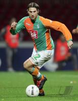 Fussball 1. Bundesliga: Bremen, FRINGS Einzelaktion am Ball