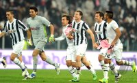 FUSSBALL SERIE A:  Gianluigi Buffon , Andrea Pirlo,  Stephan Lichtsteiner, Alessandro Del Piero (v. li., Juventus Turin)