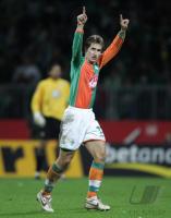 Fussball DFB Pokal: Bremen - Wolfsburg, KLOSE jubelt n. 2:1