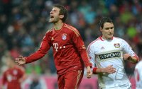 Fussball 1. Bundesliga, Saison 2012/2013:  Thomas Mueller (li, FC Bayern Muenchen) und Philipp Wollscheid (Bayer 04 Leverkusen)