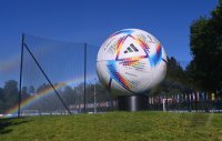 Uebergrossser Adidas WM Ball 2022 Al Rihla am Home of FIFA in Zuerich