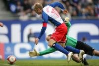 Fussball 1. Bundesliga: Hamburg - Moenchengladbach, Zweikampf