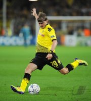 Fussball CHL  Saison 2011/2012:  Borussia Dortmund, SCHMELZER am Ball