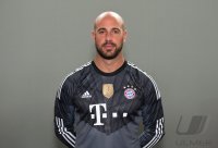 Fussball 1. Bundesliga 2014/2015: Torwart Pep Reina (FC Bayern Muenchen)