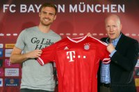 FUSSBALL 1. Bundesliga 2013/2014: FC Bayern Muenchen stellt Jan Kirchhoff  vor