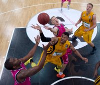 Basketball 1. Bundesliga 13/14:  Walter Tigers Tuebingen - Telekom Baskets Bonn