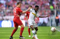 Fussball 1. Bundesliga  Saison 2015/2016: FC Bayern Muenchen - Borussia Moenchengladbach