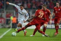 FUSSBALL INTERNATIONAL  CHL HALBFFINALE 11/12:  FC Bayern Muenchen - Real Madrid