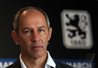 2. Fussball Bundesliga: 1860 Muenchen praesentiert den Trikotsponsor Uhlsport